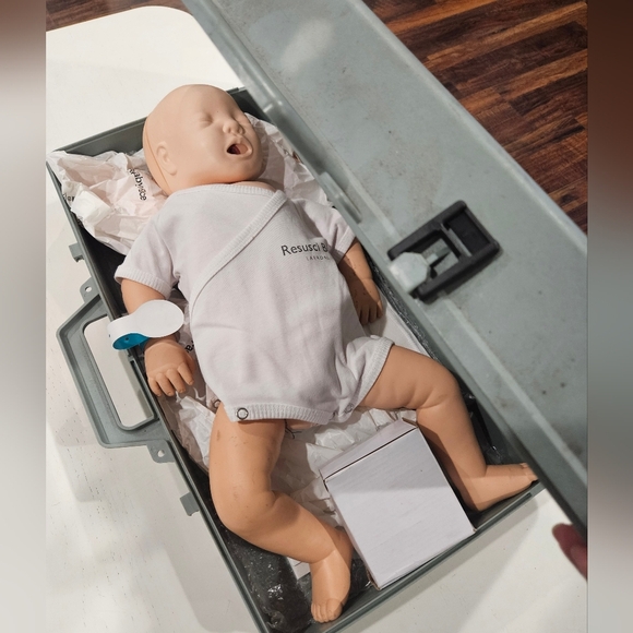 Resusci Baby QCPR by Laerdal Medical. Excellent Used Condition Manikin CPR - Picture 2 of 16